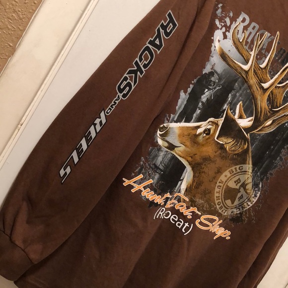 NWOT Men’s Racks and Reels long sleeve shirt. Lots of details on back & sleeve. - Picture 3 of 13